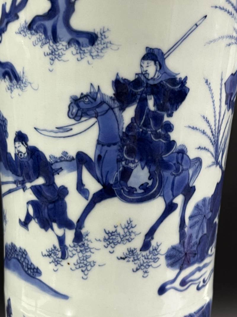 明崇祯 青花三国演义之千里走单骑人物故事图花觚 - 图10