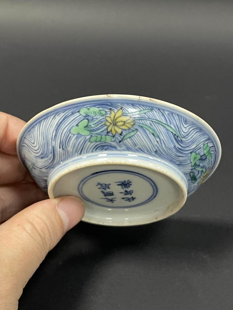 明万历 仿成化斗彩荷塘图小盘 - 图6