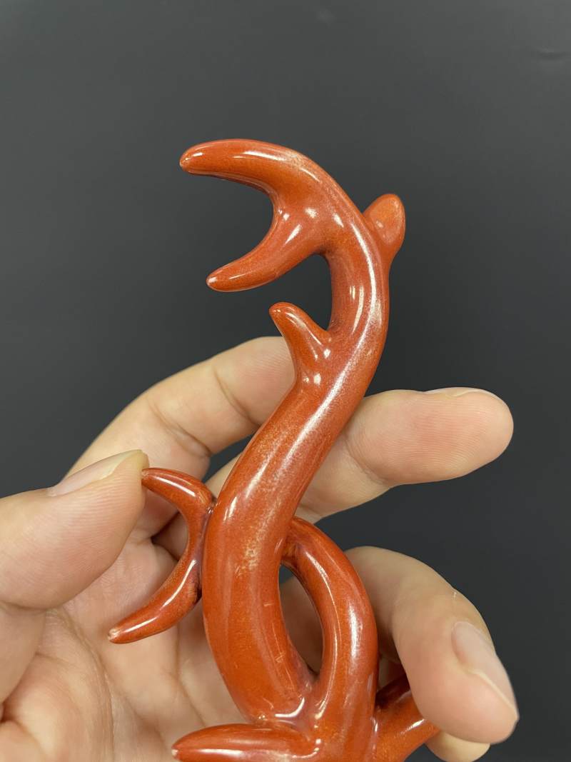 清乾隆 珊瑚红釉仿珊瑚笔架 - 图9