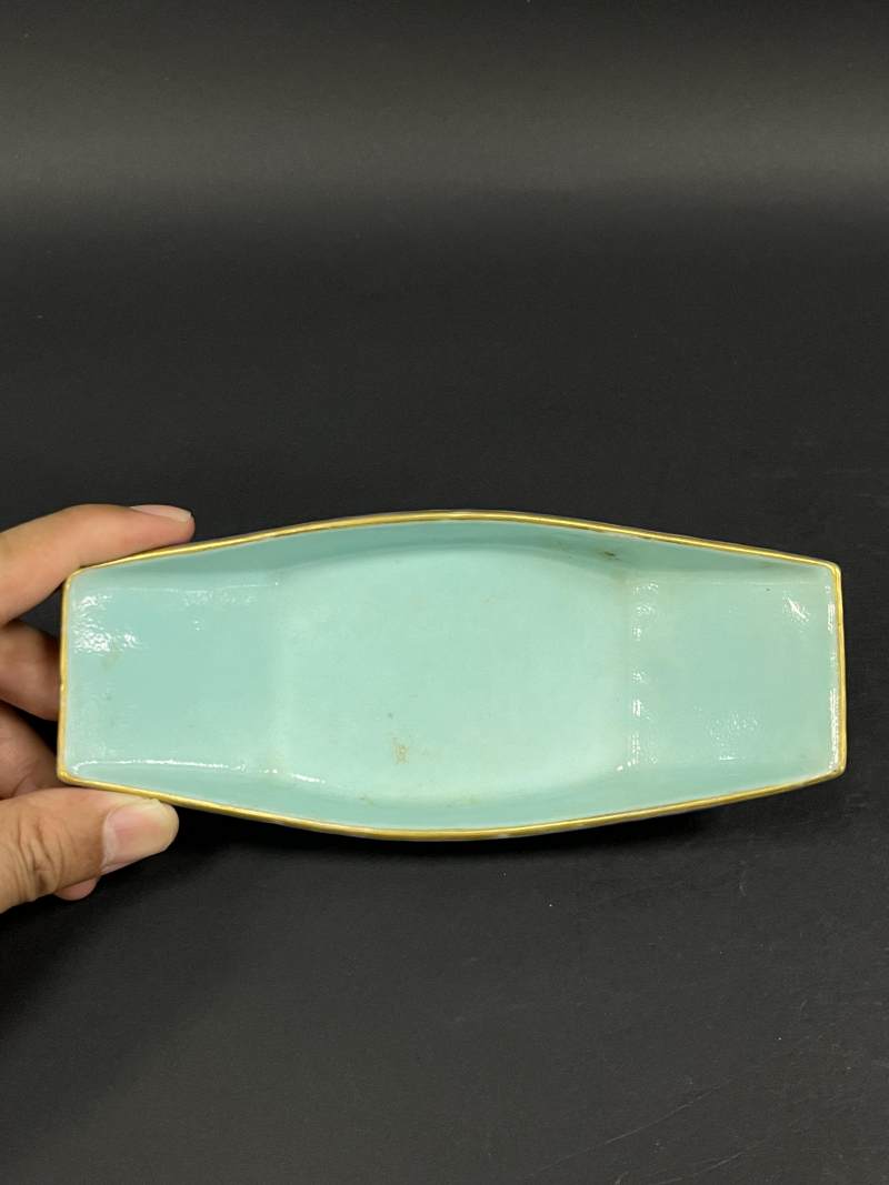 清嘉庆 蓝地洋彩缠枝莲纹茶船八只 - 图4