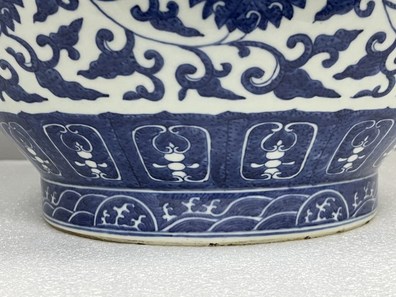 清晚期 青花缠枝莲纹铺首尊 - 图12