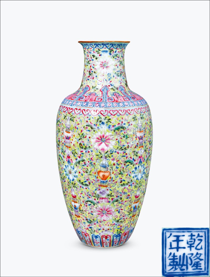 民国 秋葵绿地粉彩缠枝莲五谷丰登图莱菔瓶