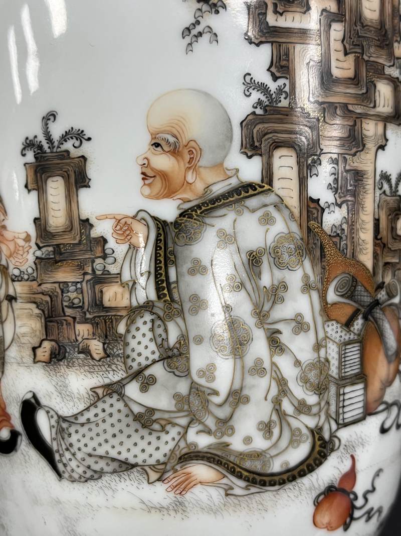 民国 周湘甫风格矾红墨彩罗汉图灯笼瓶一对 - 图13