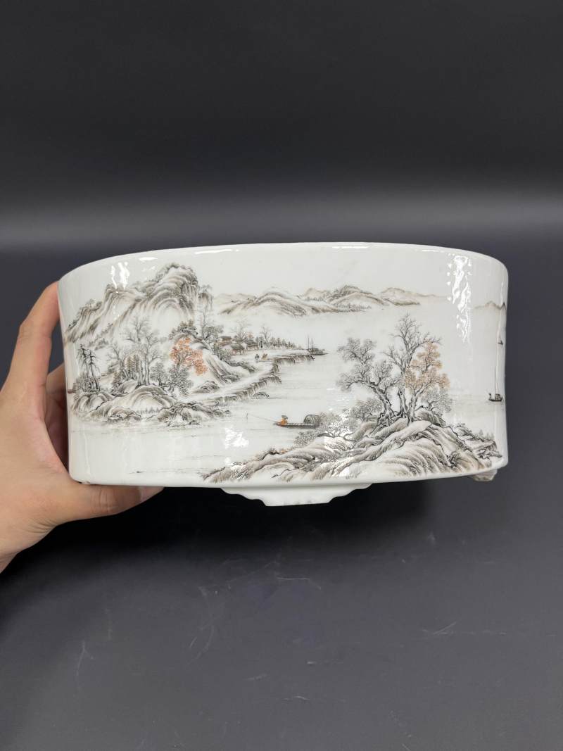 民国 矾红墨彩山水人物纹椭圆花盆一对 - 图20