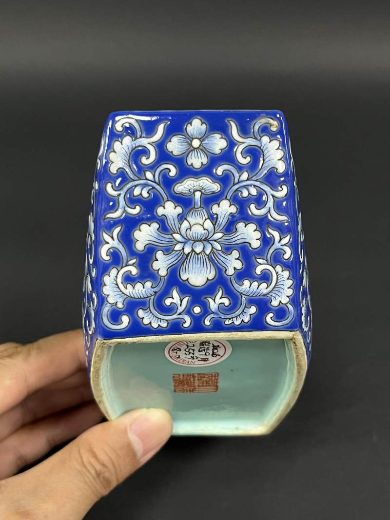 清嘉庆 蓝地洋彩缠枝莲纹茶船八只 - 图6