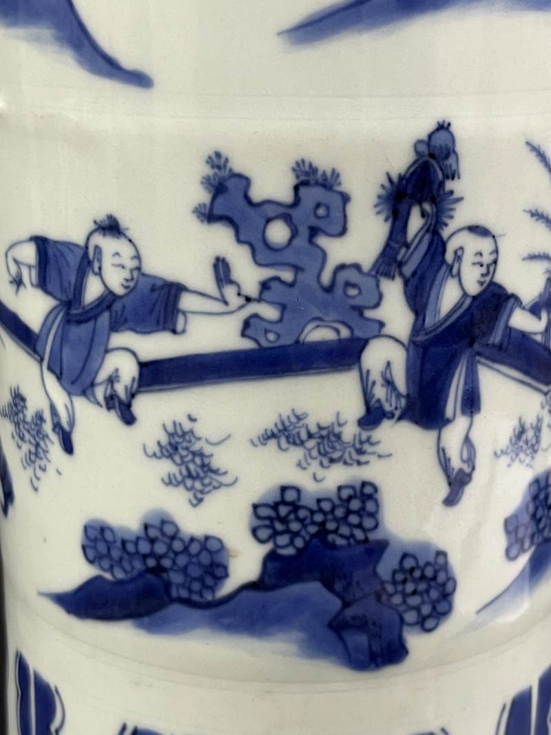 明崇祯 青花三国演义之千里走单骑人物故事图花觚 - 图13