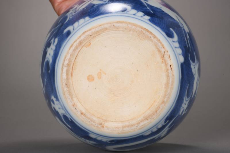 明末清初 青花留白海兽纹小案缸 - 图4