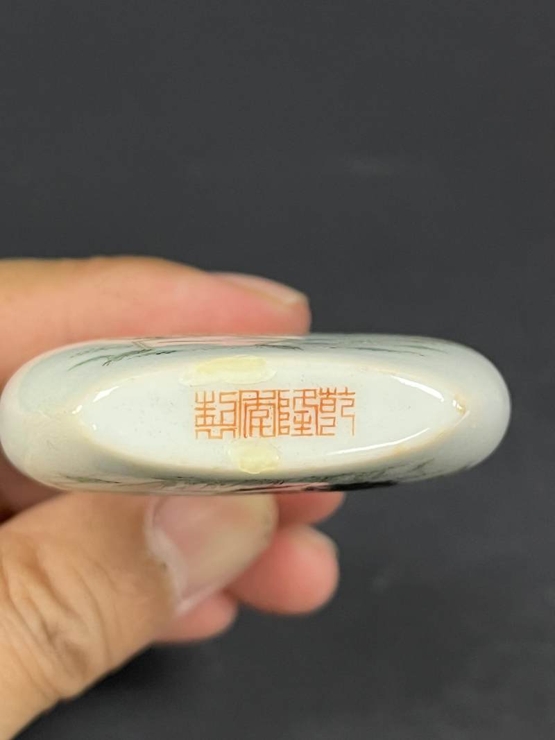 清中期 粉彩草虫纹烟壶 - 图7