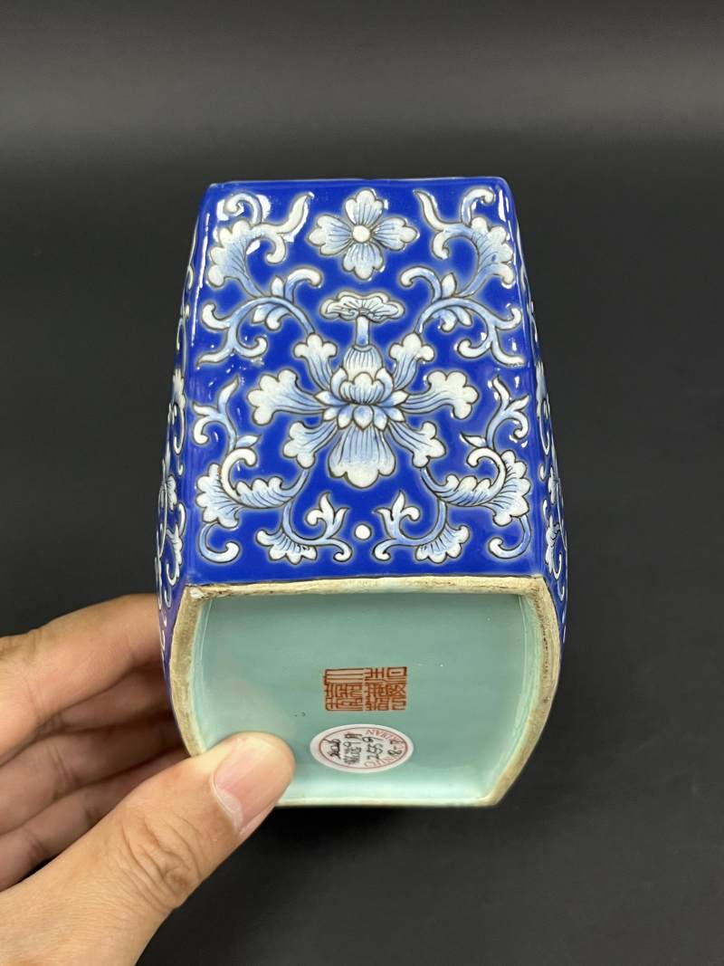 清嘉庆 蓝地洋彩缠枝莲纹茶船八只 - 图8