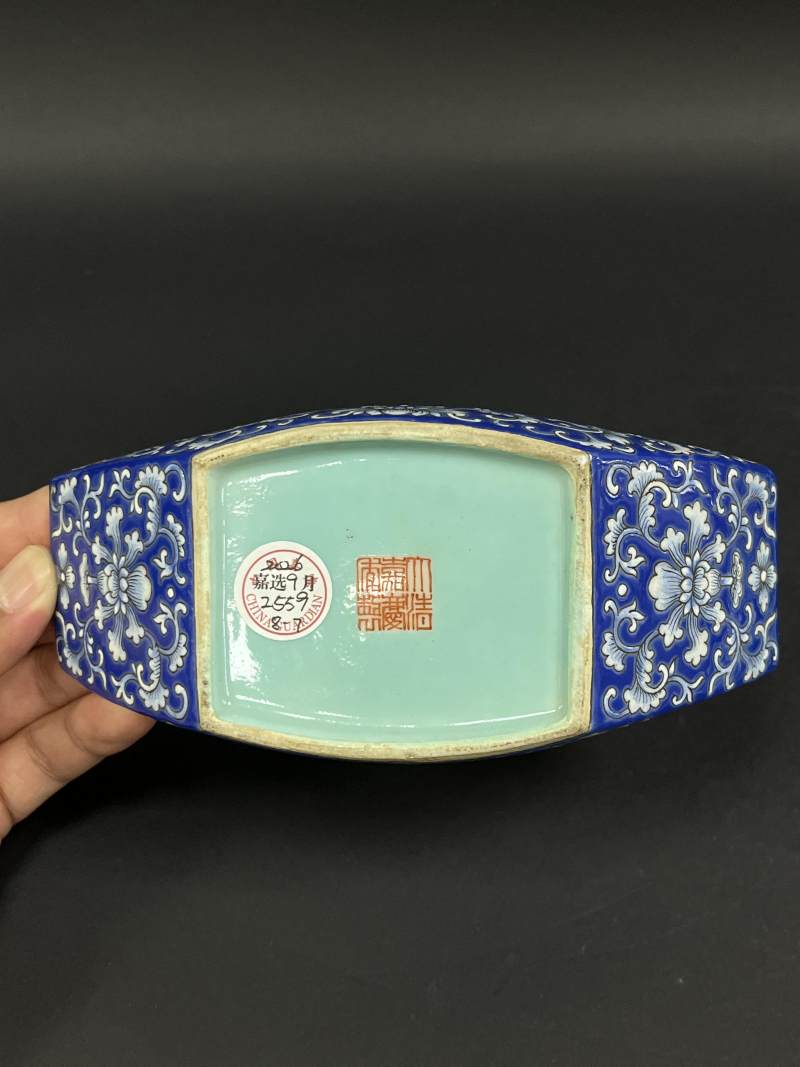 清嘉庆 蓝地洋彩缠枝莲纹茶船八只 - 图9