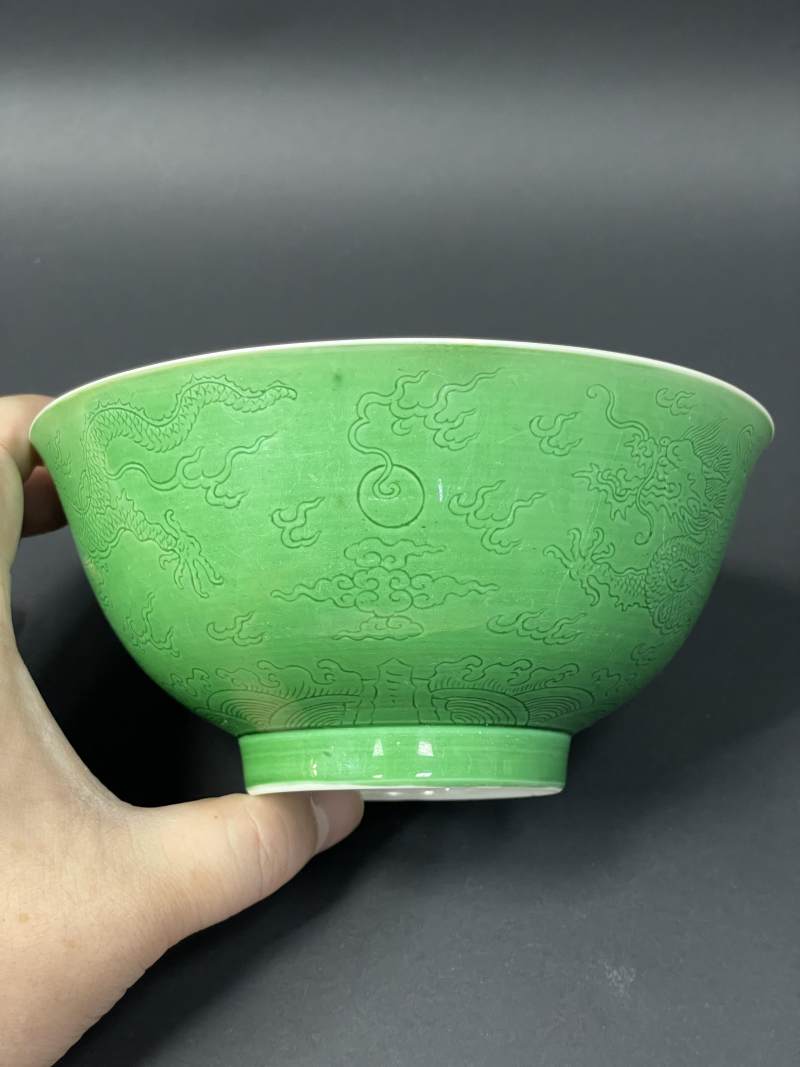 清乾隆 瓜皮绿釉暗刻云龙纹碗 - 图7