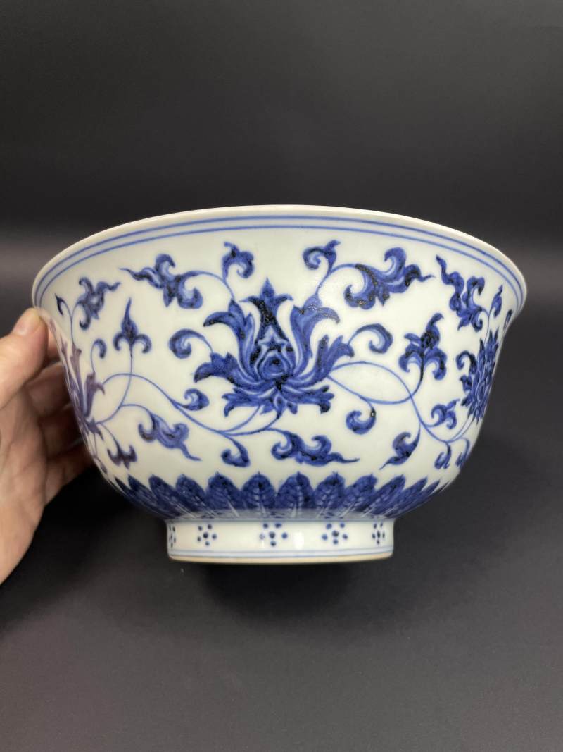 明宣德 青花缠枝花卉纹大碗 - 图2