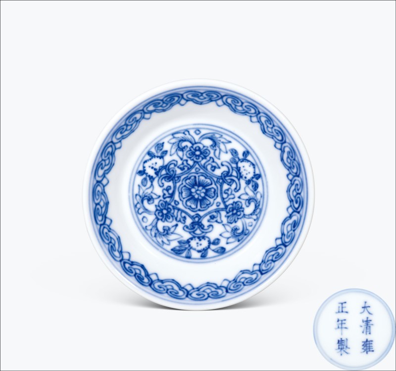 清雍正 青花福寿如意纹小马蹄盘