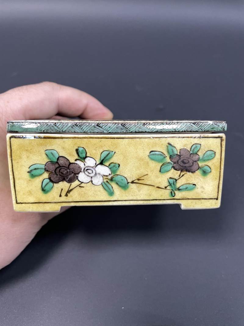 清早期 素三彩梅花纹盒 - 图5