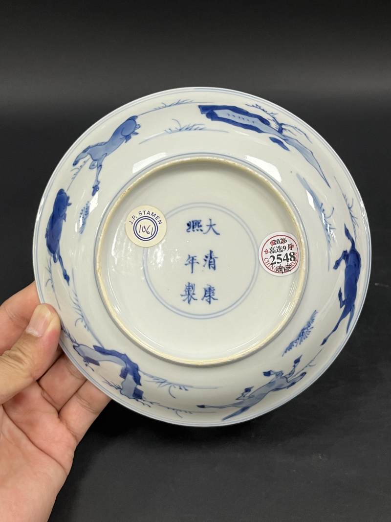 清康熙 青花八骏图盘 - 图8