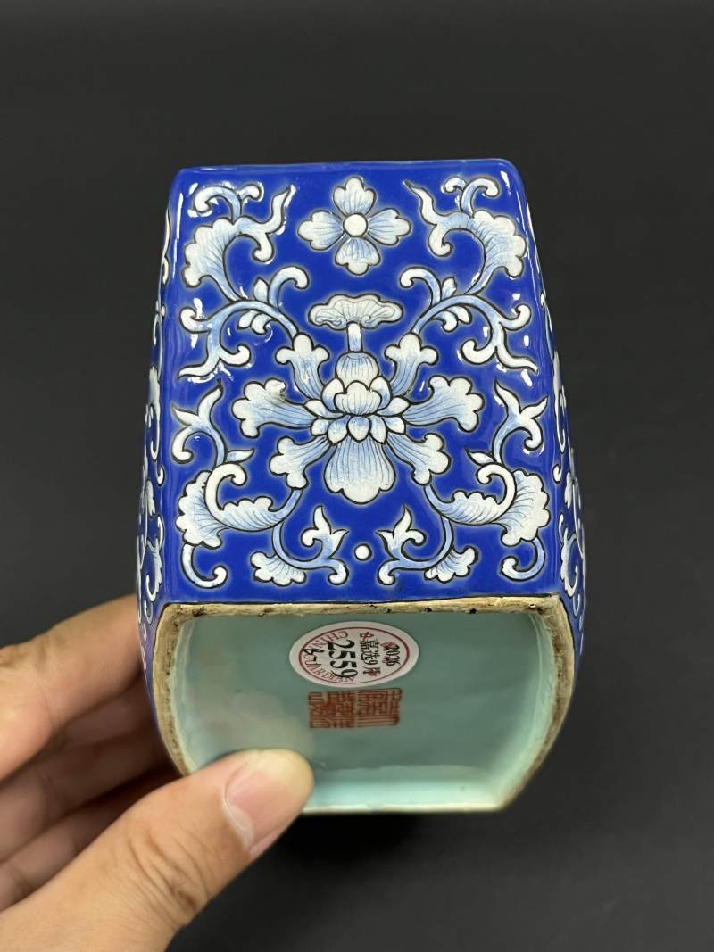 清嘉庆 蓝地洋彩缠枝莲纹茶船八只 - 图30