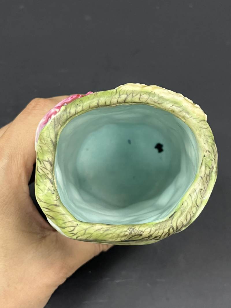 清乾隆 粉彩雕瓷荷塘清趣图笔筒 - 图6
