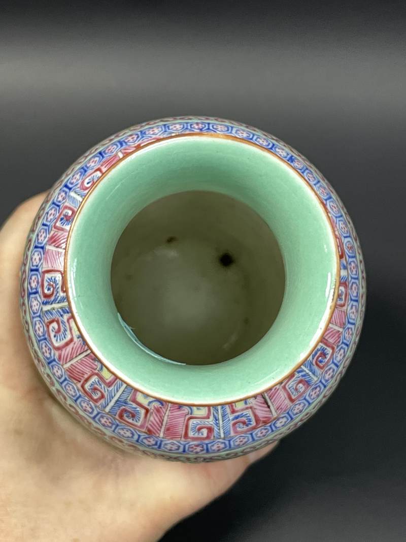 民国 秋葵绿地粉彩缠枝莲五谷丰登图莱菔瓶 - 图7