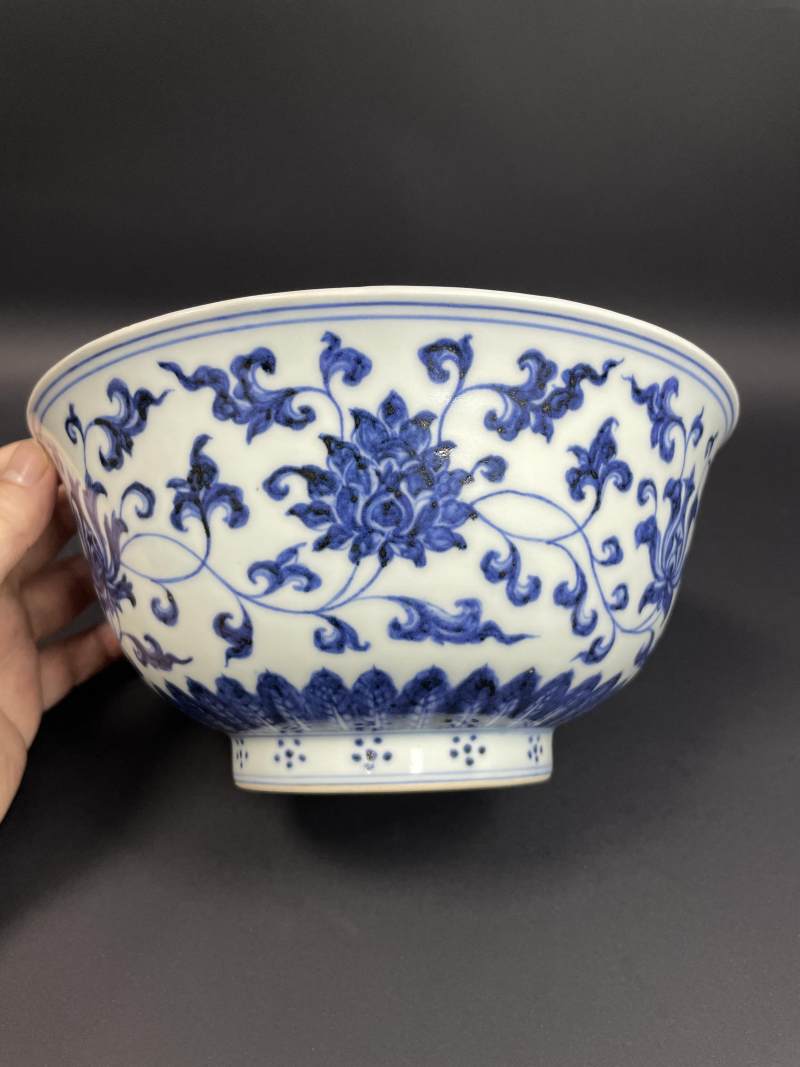 明宣德 青花缠枝花卉纹大碗 - 图3