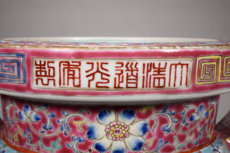 民国 胭脂红地粉彩缠枝莲纹朝冠耳炉 - 图3