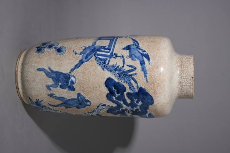 清康熙 仿哥釉青花喜禄封侯图棒槌瓶 - 图3