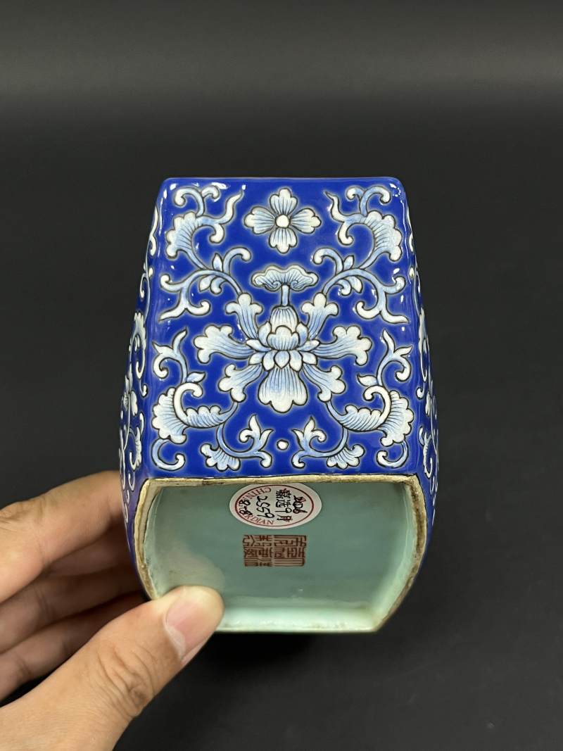 清嘉庆 蓝地洋彩缠枝莲纹茶船八只 - 图13