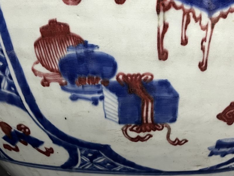 清康熙 青花釉里红山水人物、瓶花博古图大缸 - 图9