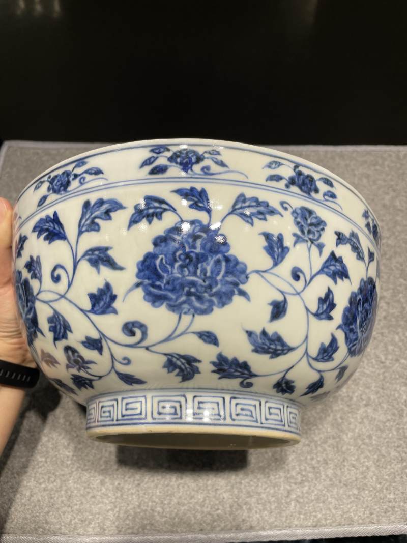 明宣德 青花内折枝花果纹外缠枝花卉纹大碗 - 图5