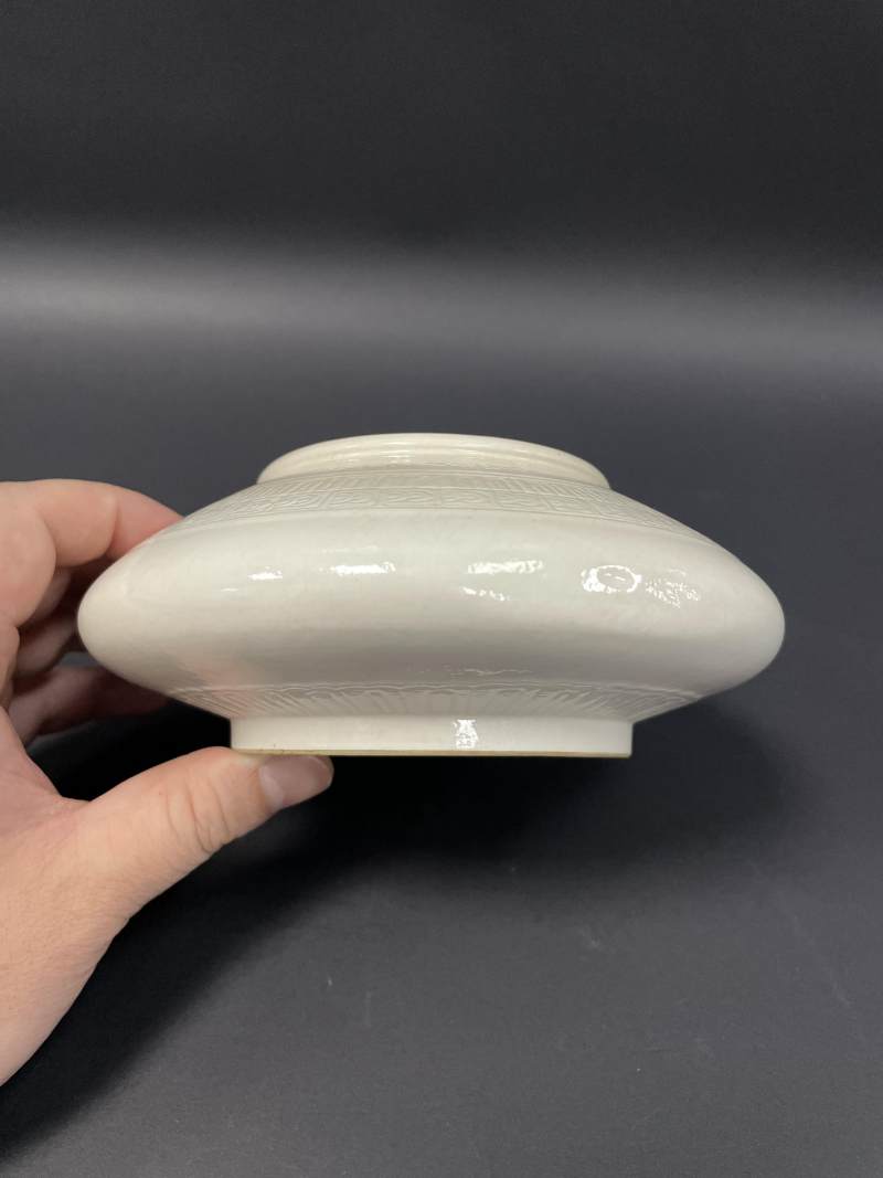清康熙 浆胎仿定釉暗刻云雷纹花囊 - 图2