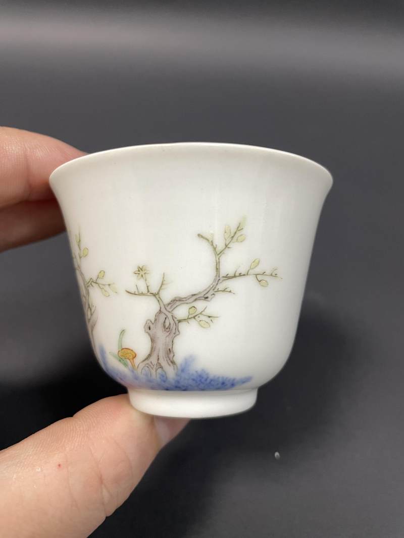 清中期 青花五彩一月迎春花诗文杯 - 图2