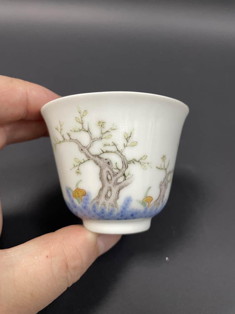 清中期 青花五彩一月迎春花诗文杯 - 图3