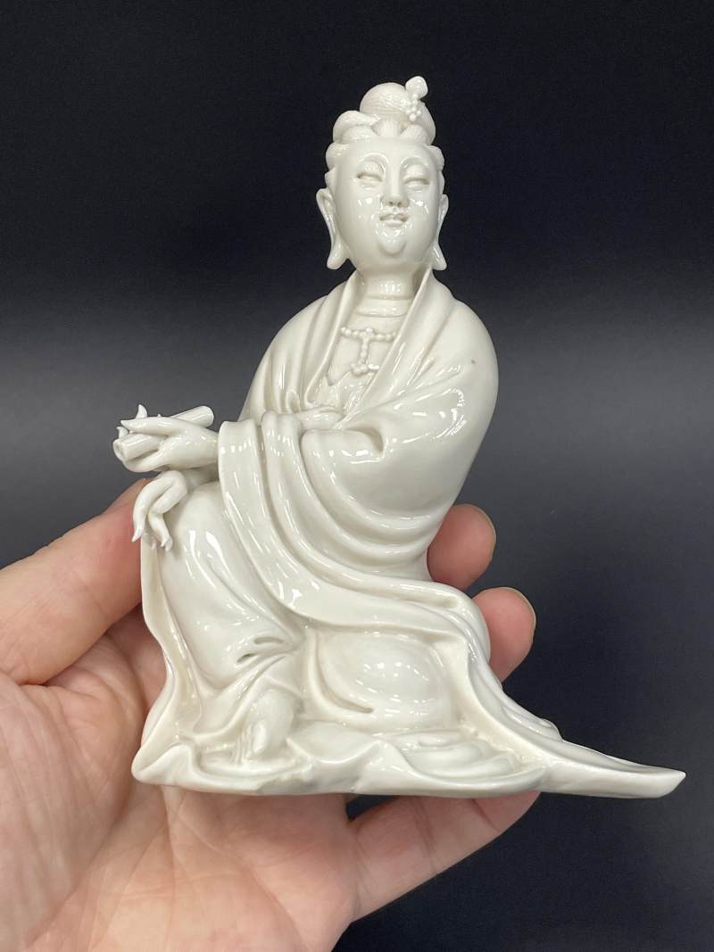 清早期 德化窑白釉持卷观音像、罗汉像各一尊 - 图10