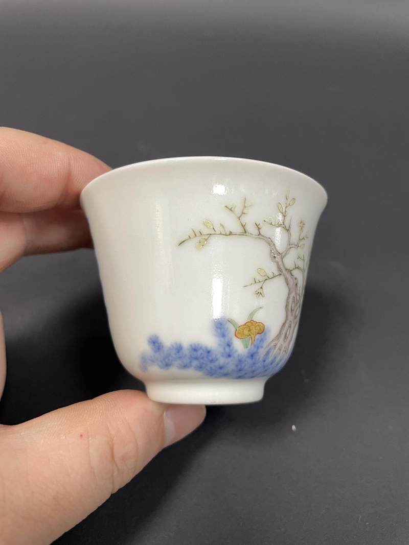 清中期 青花五彩一月迎春花诗文杯 - 图4