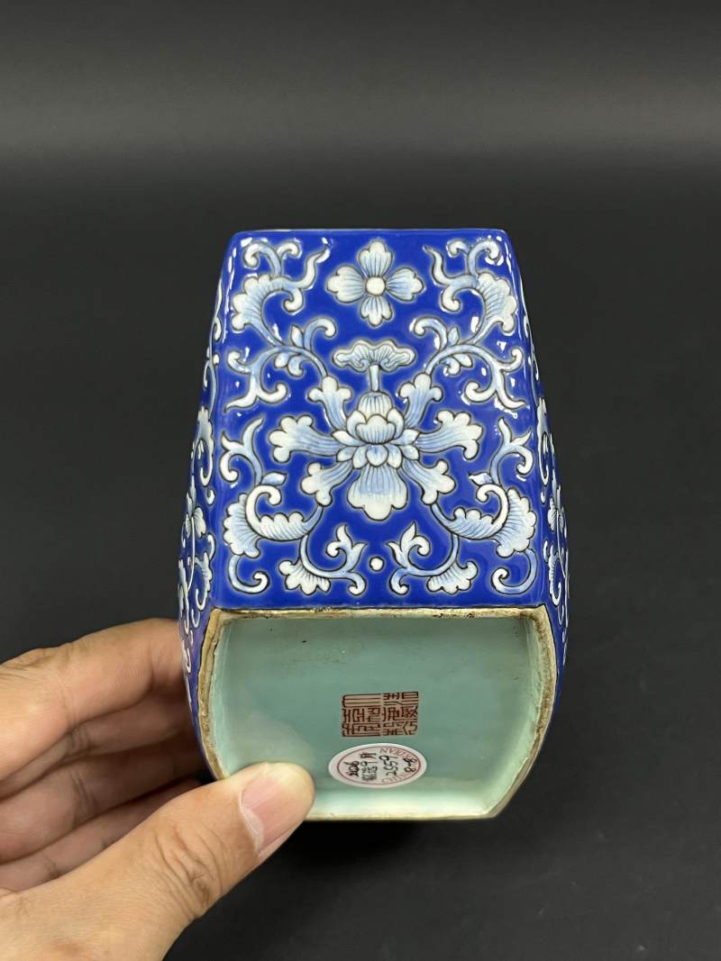 清嘉庆 蓝地洋彩缠枝莲纹茶船八只 - 图15