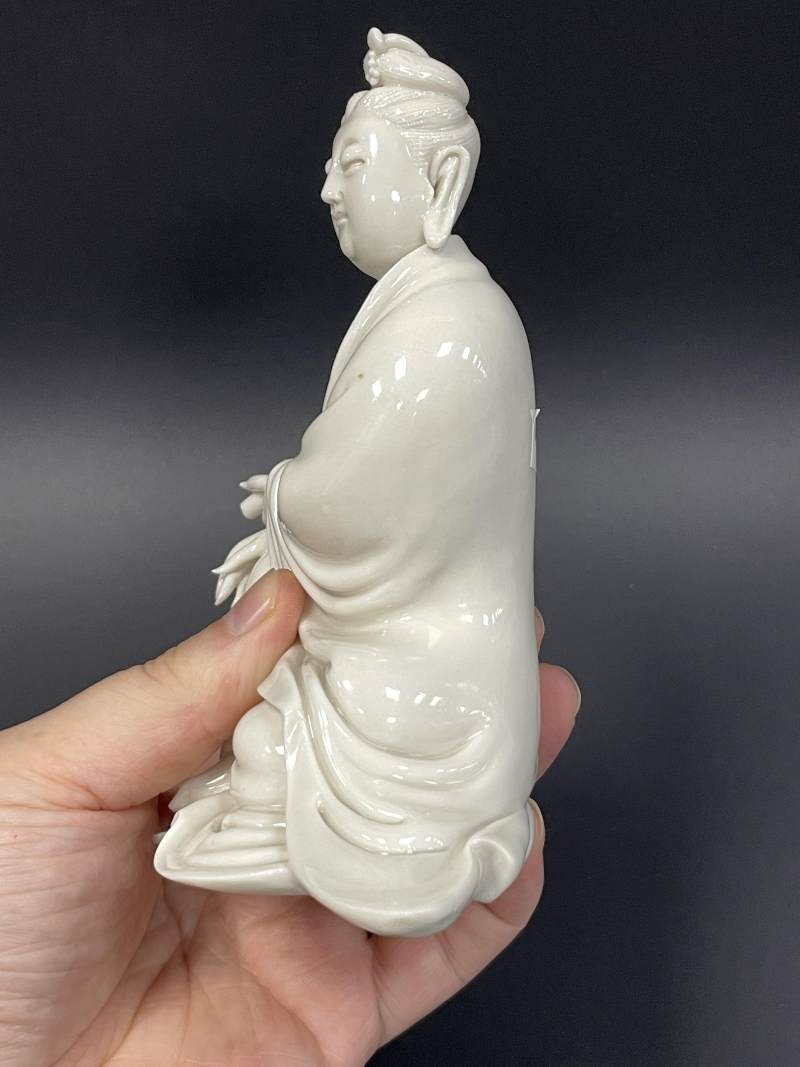 清早期 德化窑白釉持卷观音像、罗汉像各一尊 - 图11