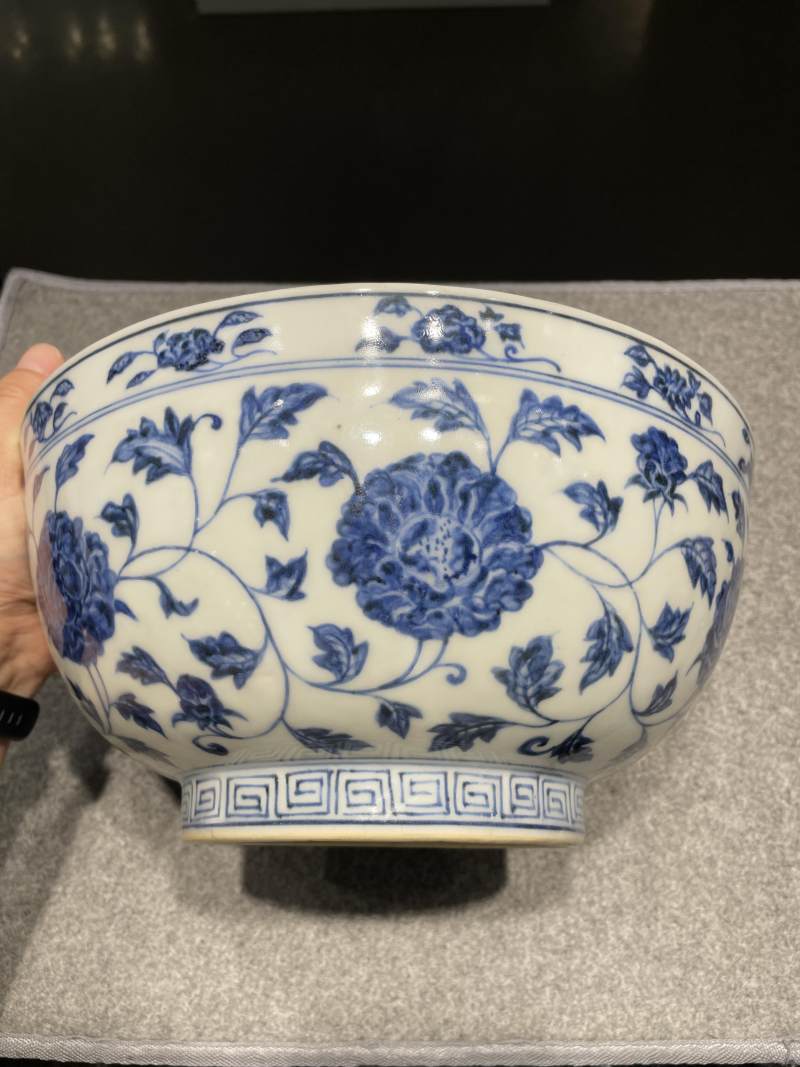 明宣德 青花内折枝花果纹外缠枝花卉纹大碗 - 图7