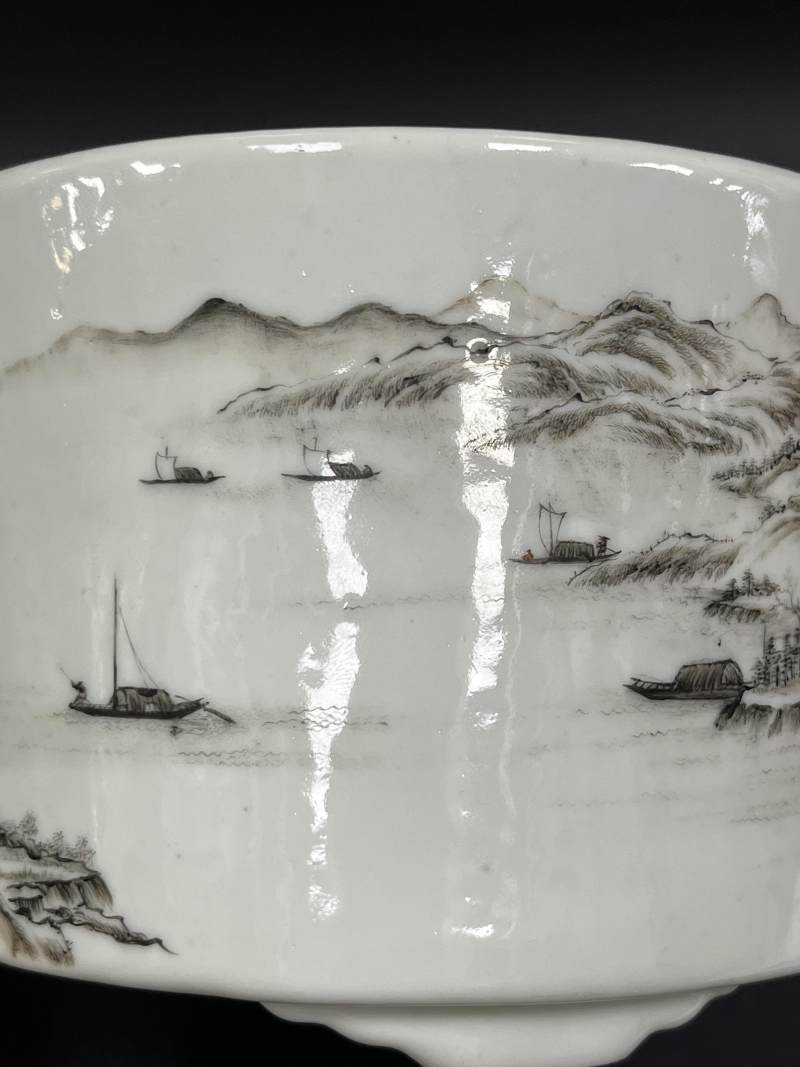 民国 矾红墨彩山水人物纹椭圆花盆一对 - 图29