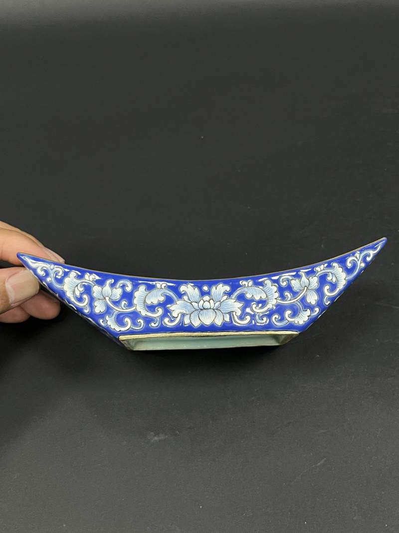 清嘉庆 蓝地洋彩缠枝莲纹茶船八只 - 图16