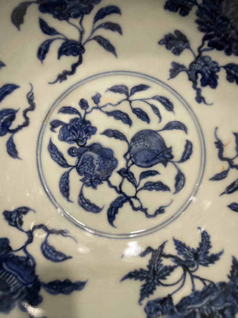 明宣德 青花内折枝花果纹外缠枝花卉纹大碗 - 图9