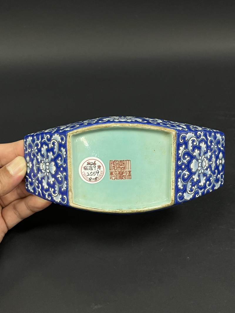清嘉庆 蓝地洋彩缠枝莲纹茶船八只 - 图17