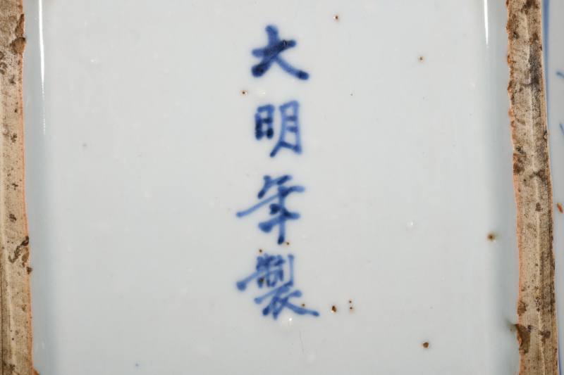明万历 青花花卉开光明妃夜思图四方盘一对 - 图3