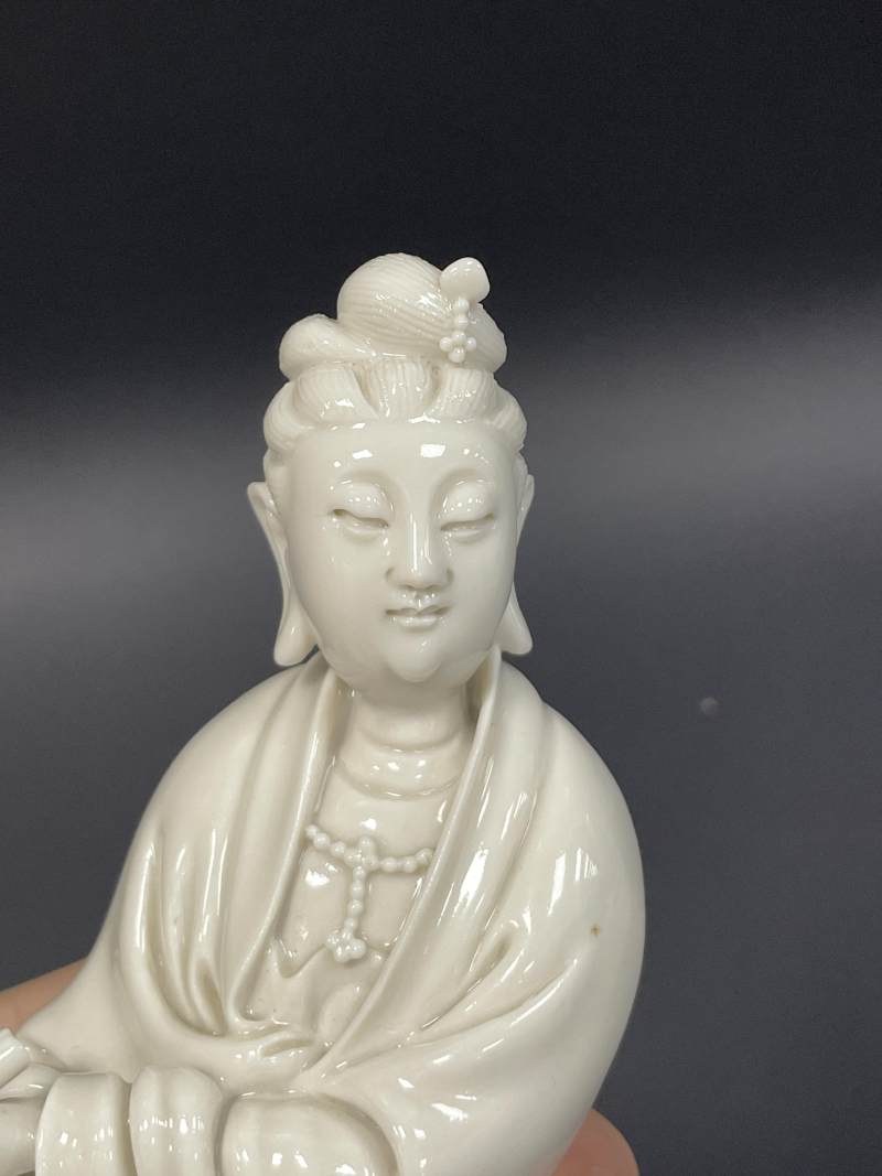 清早期 德化窑白釉持卷观音像、罗汉像各一尊 - 图14