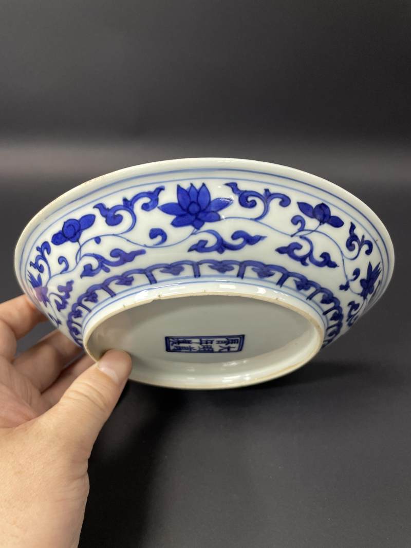 明万历 青花内岁寒三友图外缠枝莲纹盘 - 图7