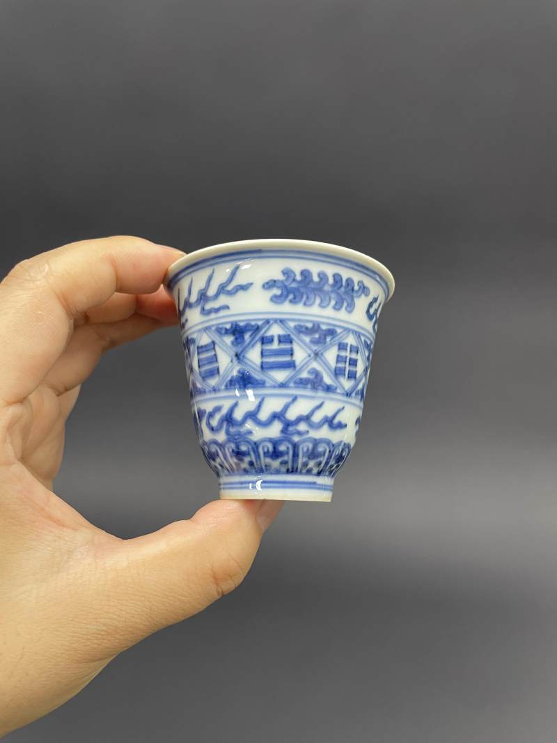 清康熙 仿嘉靖青花八卦纹铃铛杯 - 图7