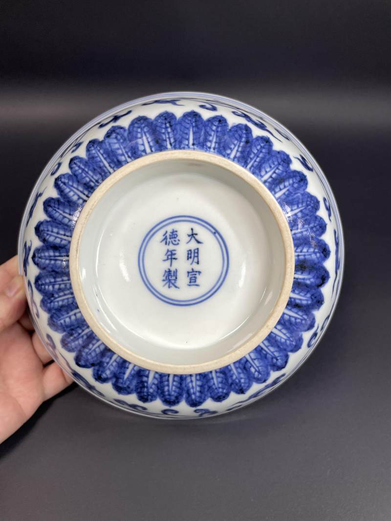 明宣德 青花缠枝花卉纹大碗 - 图10