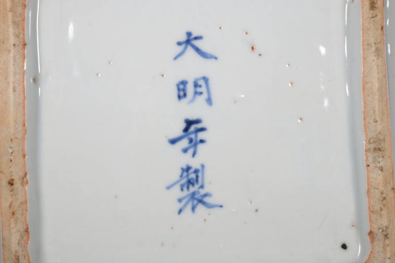 明万历 青花花卉开光明妃夜思图四方盘一对 - 图4