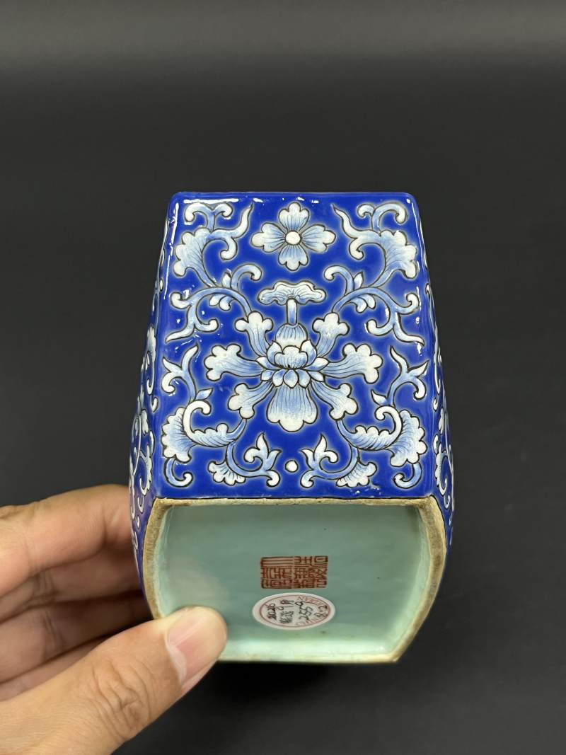 清嘉庆 蓝地洋彩缠枝莲纹茶船八只 - 图21