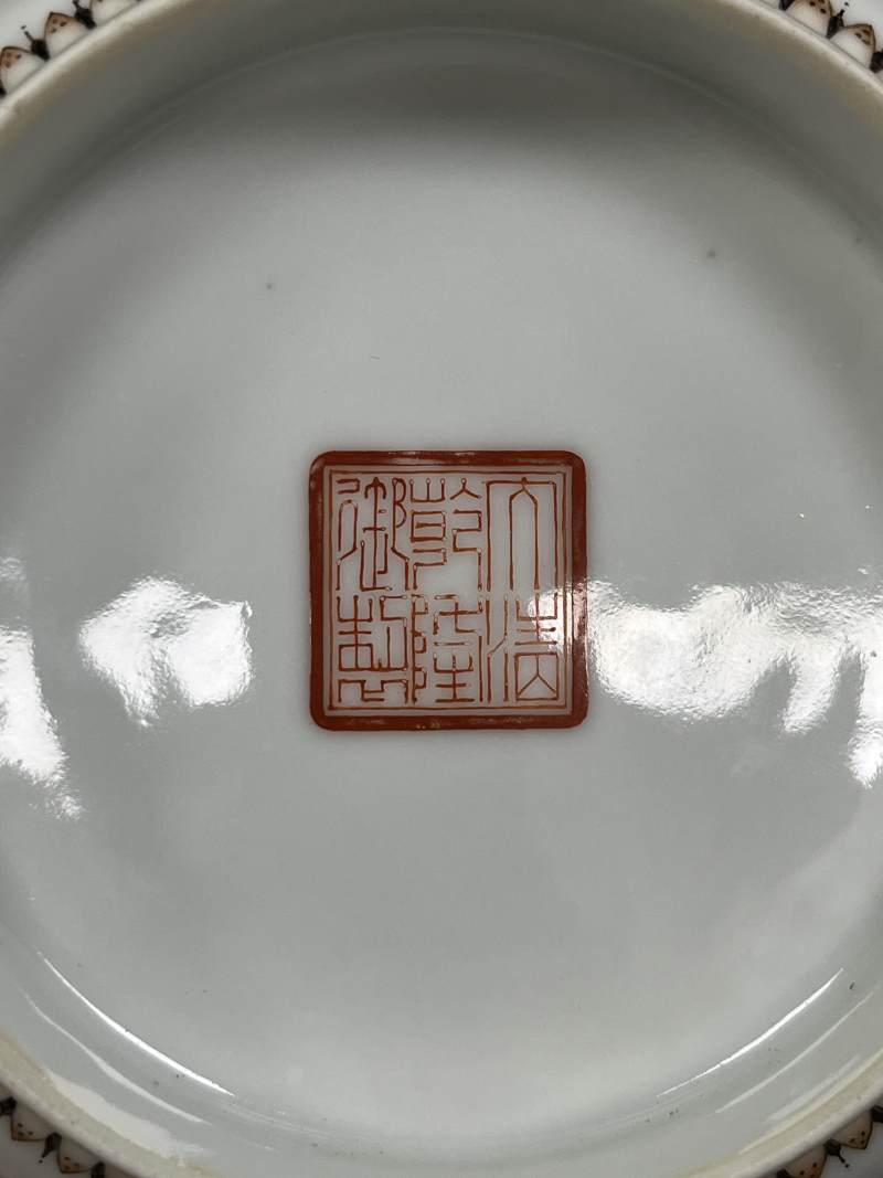 民国 周湘甫风格矾红墨彩罗汉图灯笼瓶一对 - 图27
