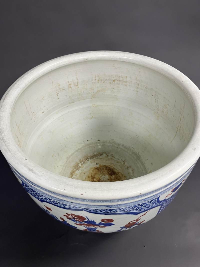 清康熙 青花釉里红山水人物、瓶花博古图大缸 - 图15