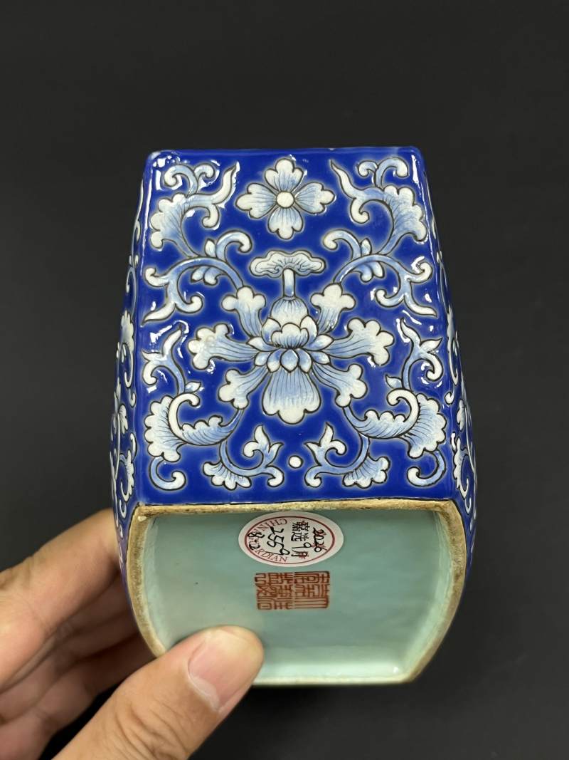清嘉庆 蓝地洋彩缠枝莲纹茶船八只 - 图23